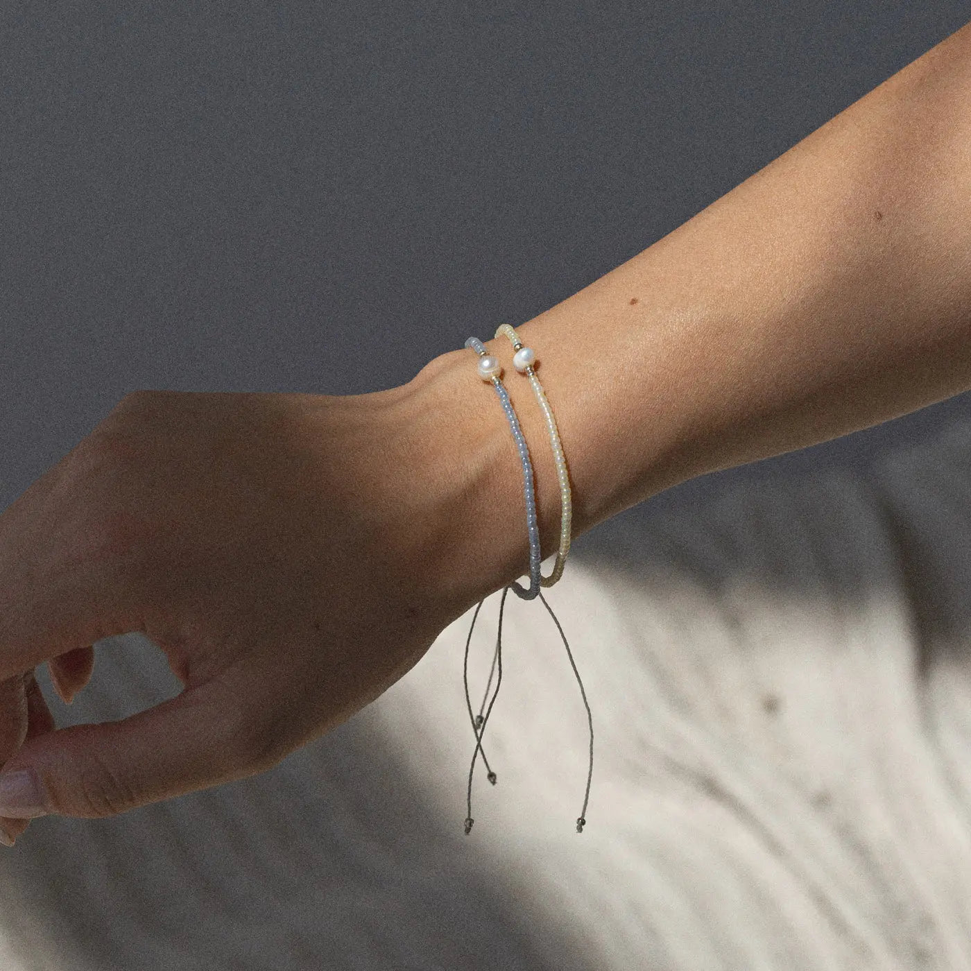 Alba - Perle med perlemakrame armbånd