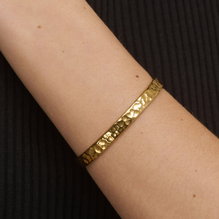 Claudia - Hamret Bangle Armbånd Rustfritt Stål