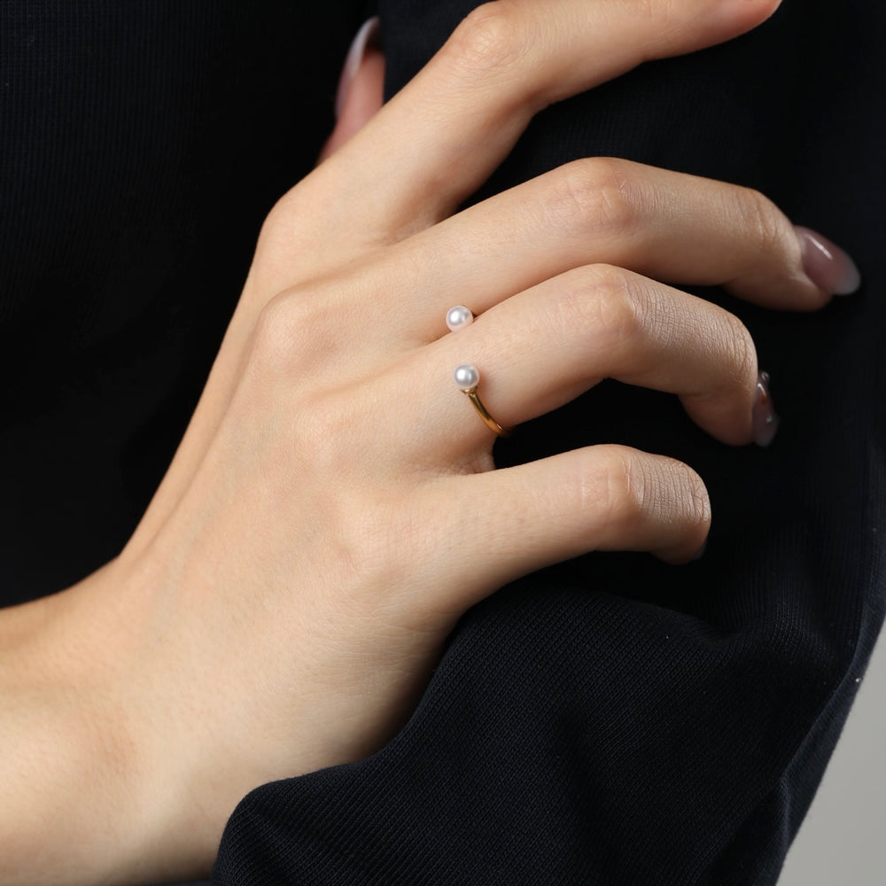 Mirabel – pearl ring in stainless steel, gold | Timi of Sweden