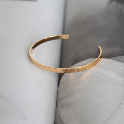 Heart Outline Bracelet Gold | Design