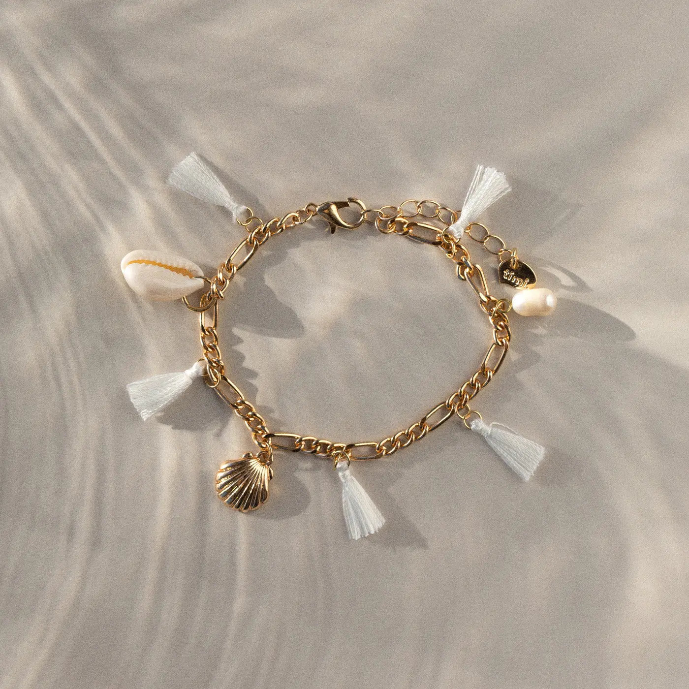 Nora - Tassle Cowrie Shell Pearl Chunky armbånd