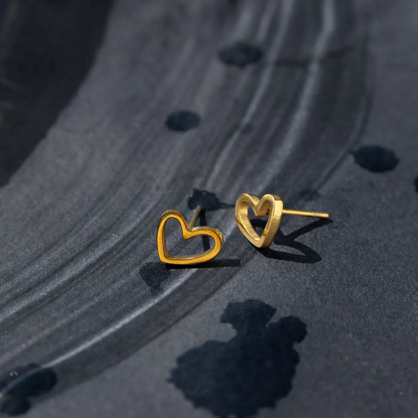 Sarah - Heart Outline Stud øredobber i rustfritt stål